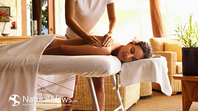Relax-Massage-Therapist-Spa-650X
