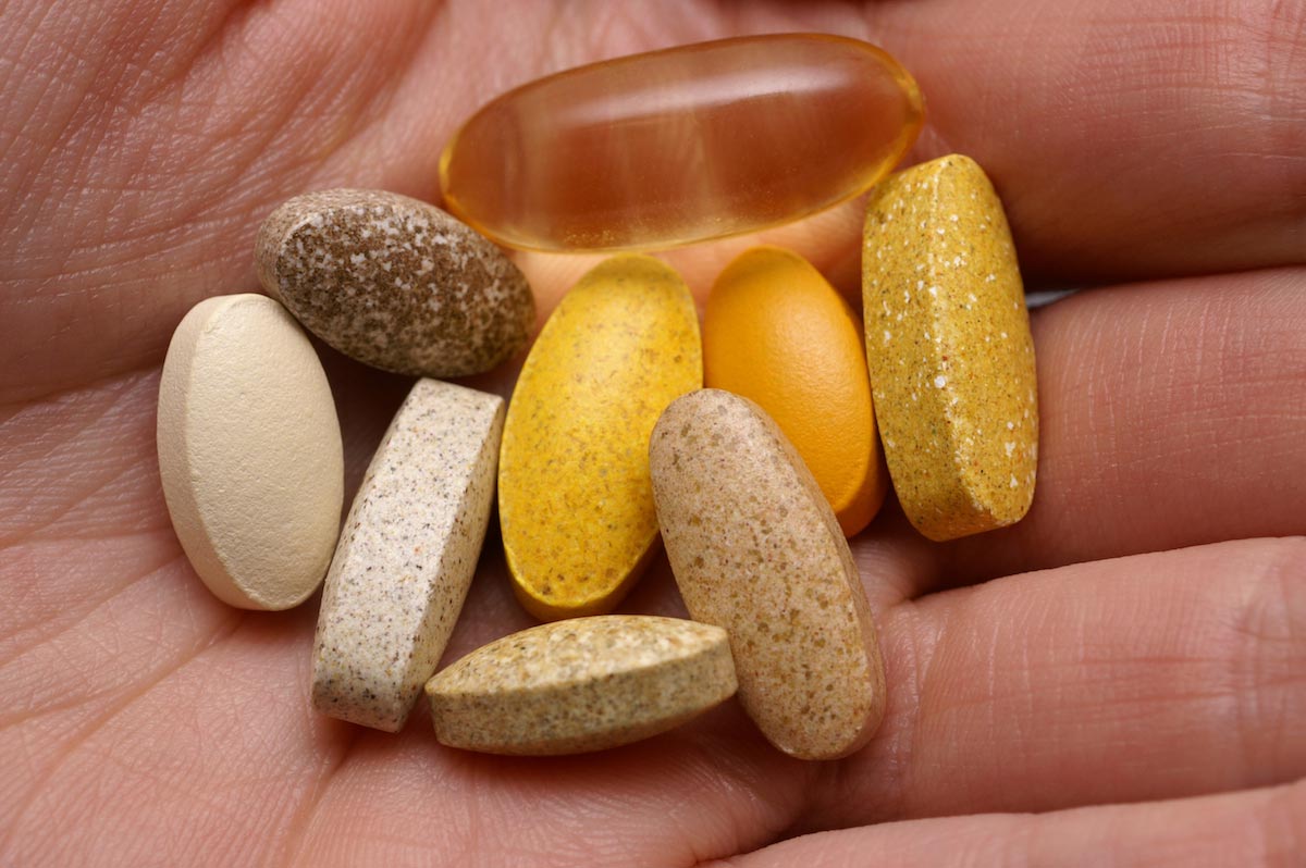 Hand-Supplements-Vitamins