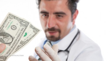 Doctor-Money-Bribing
