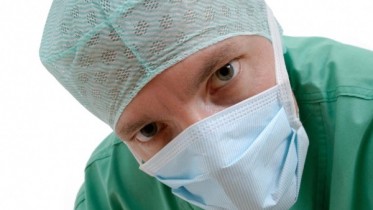 Doctor-Surgeon-Close-Up-Mask-Scrubs